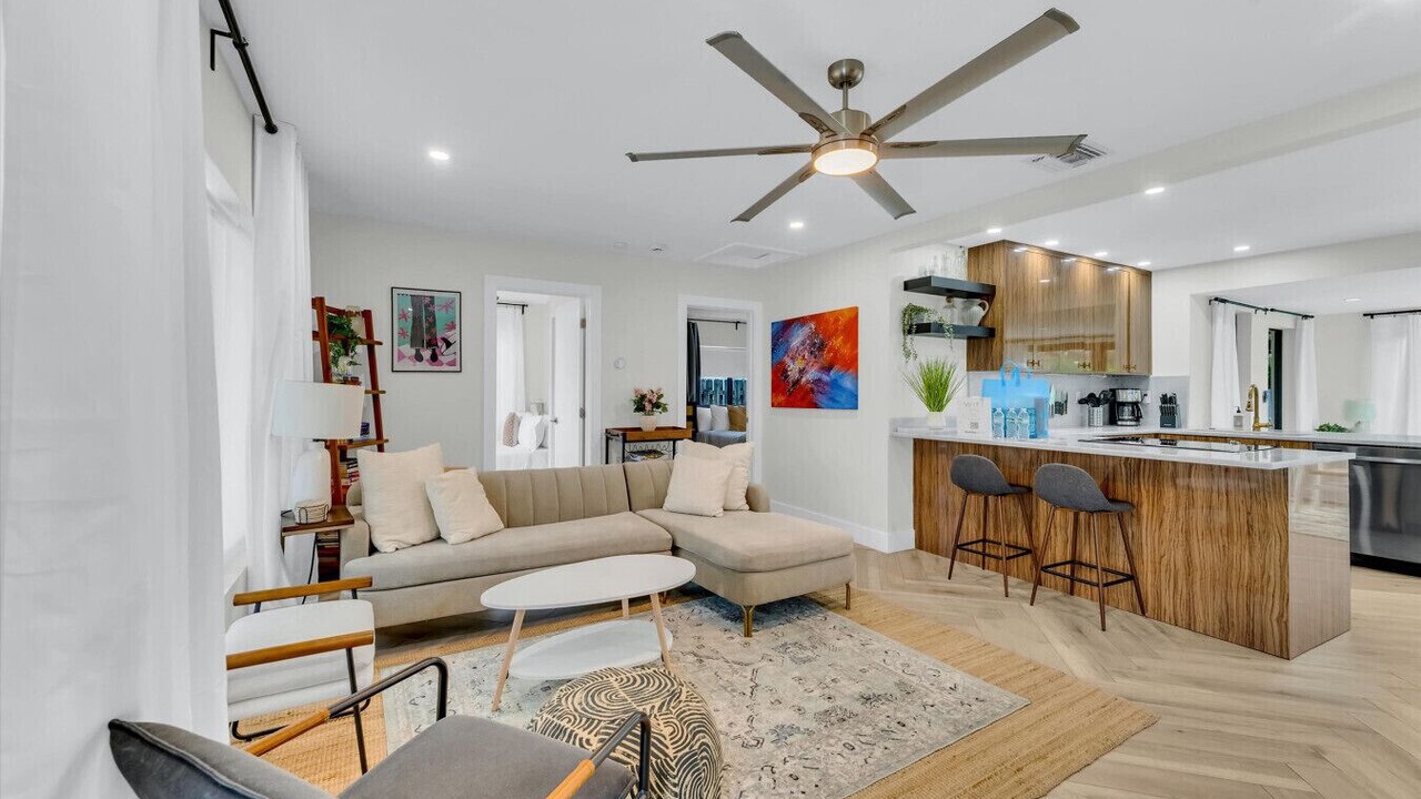 Photo of Livingroom in Middle River Terrace