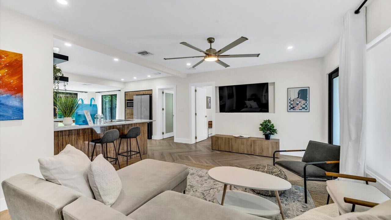 Photo of Livingroom in Middle River Terrace