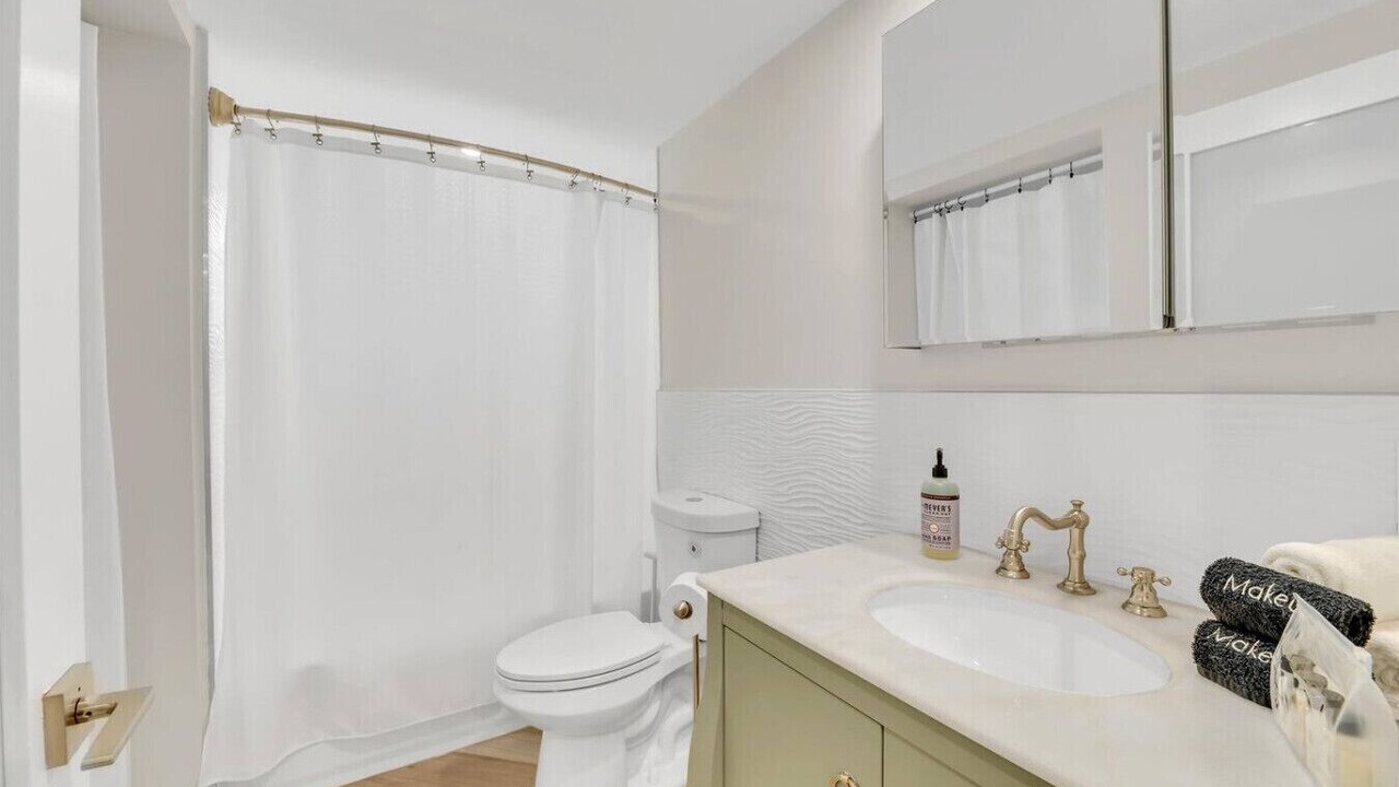 Photo of Bathroom in Middle River Terrace