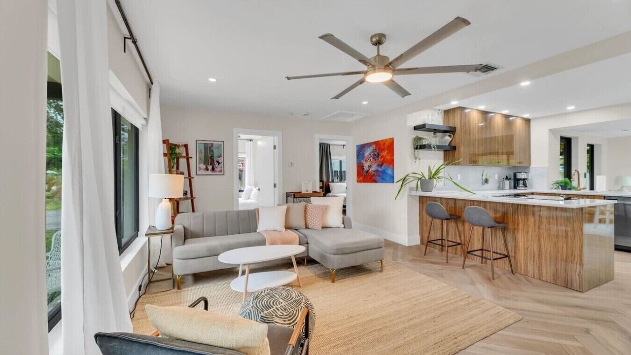 Photo of Livingroom in Middle River Terrace