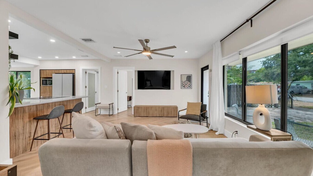 Photo of Livingroom in Middle River Terrace
