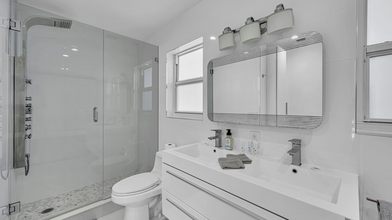 Photo of Bathroom in Garden Isles