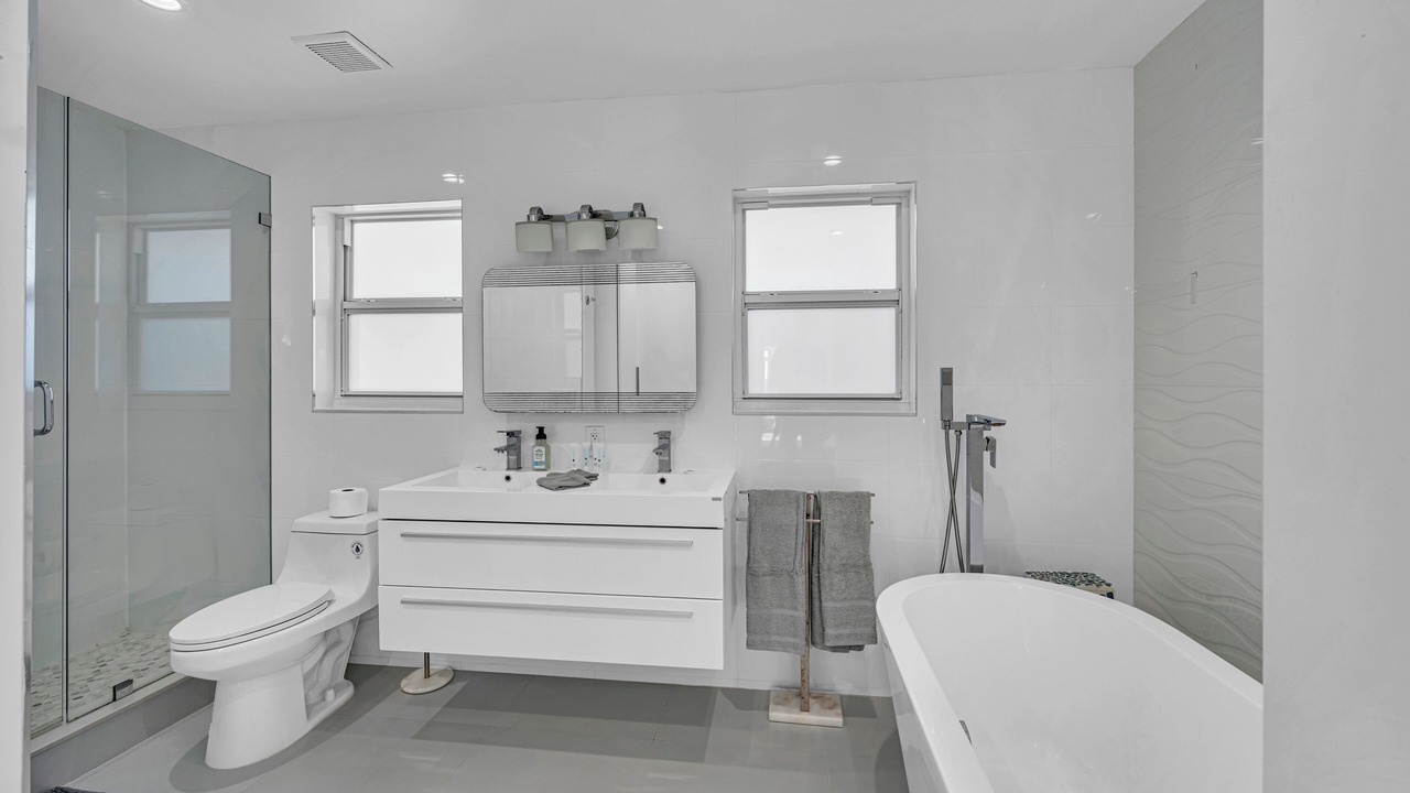 Photo of Bathroom in Garden Isles