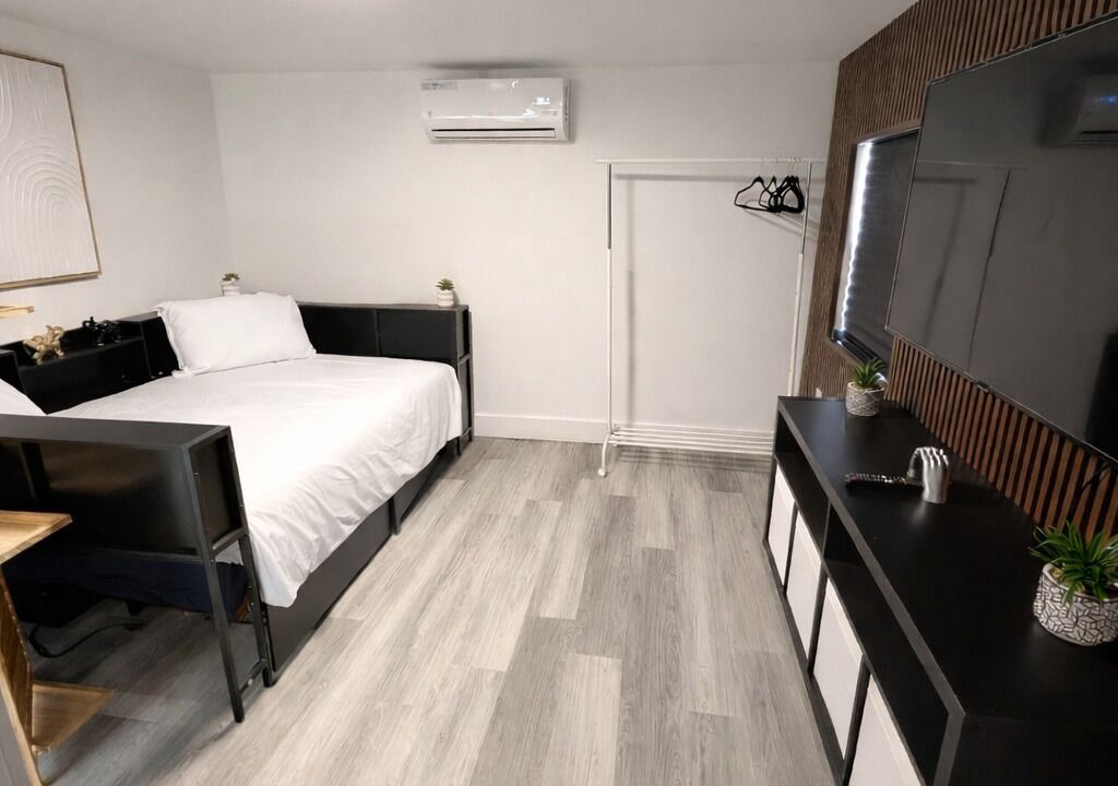 Photo of Bedroom in Emerald Hills