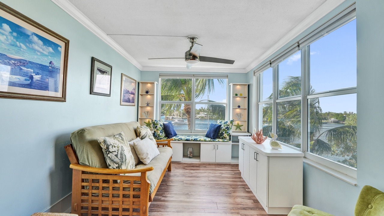 Photo of Livingroom in Central Beach