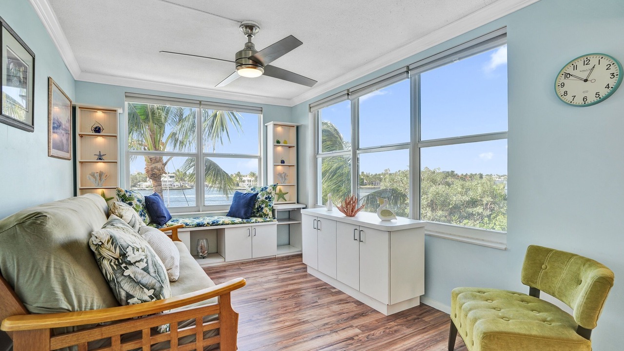 Photo of Livingroom in Central Beach