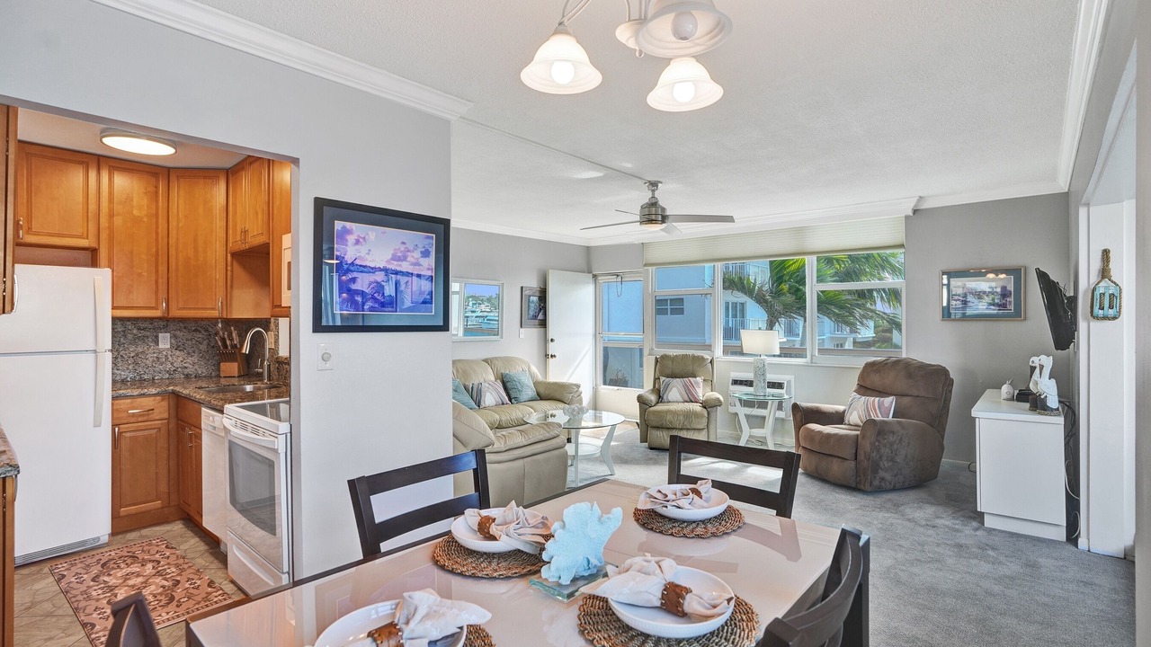 Photo of Livingroom in Central Beach