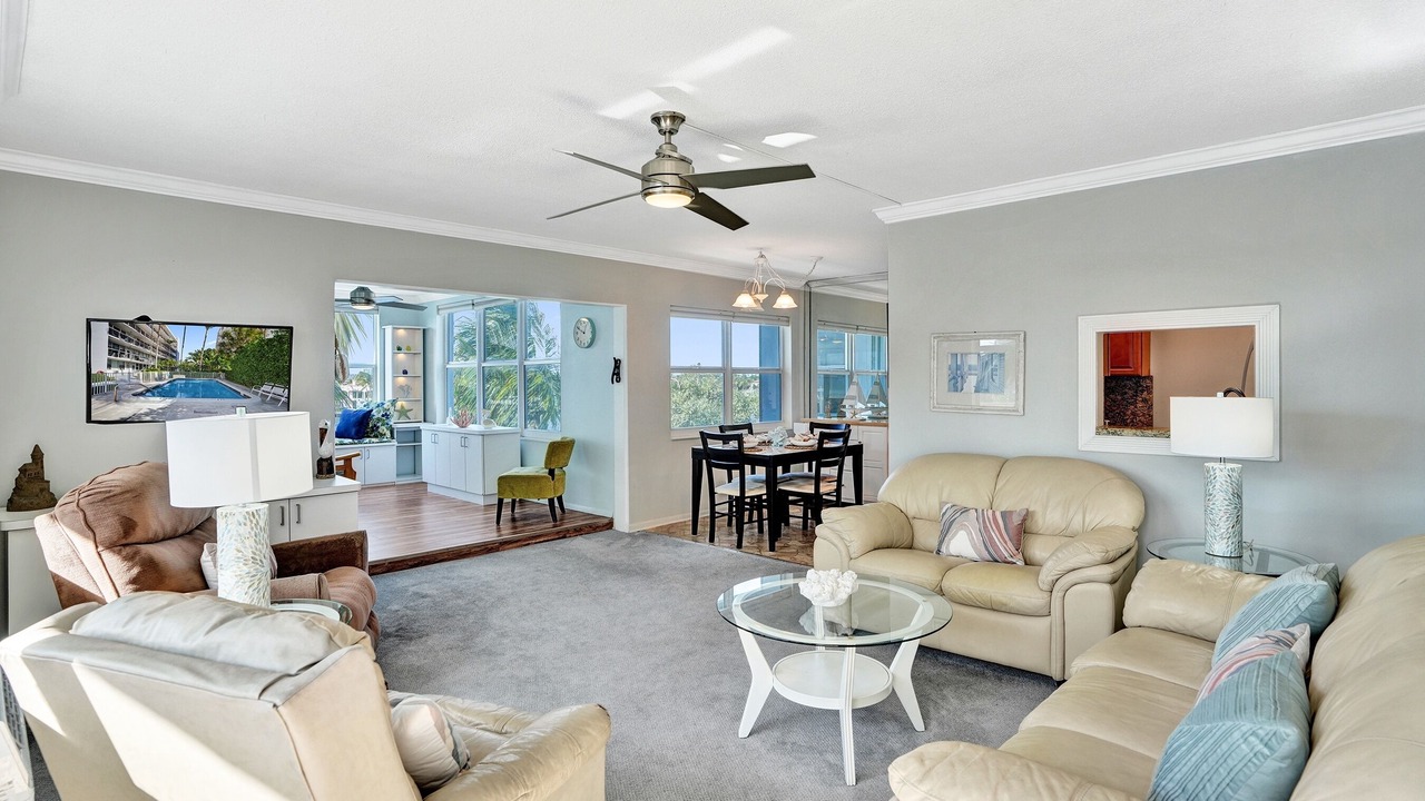 Photo of Livingroom in Central Beach