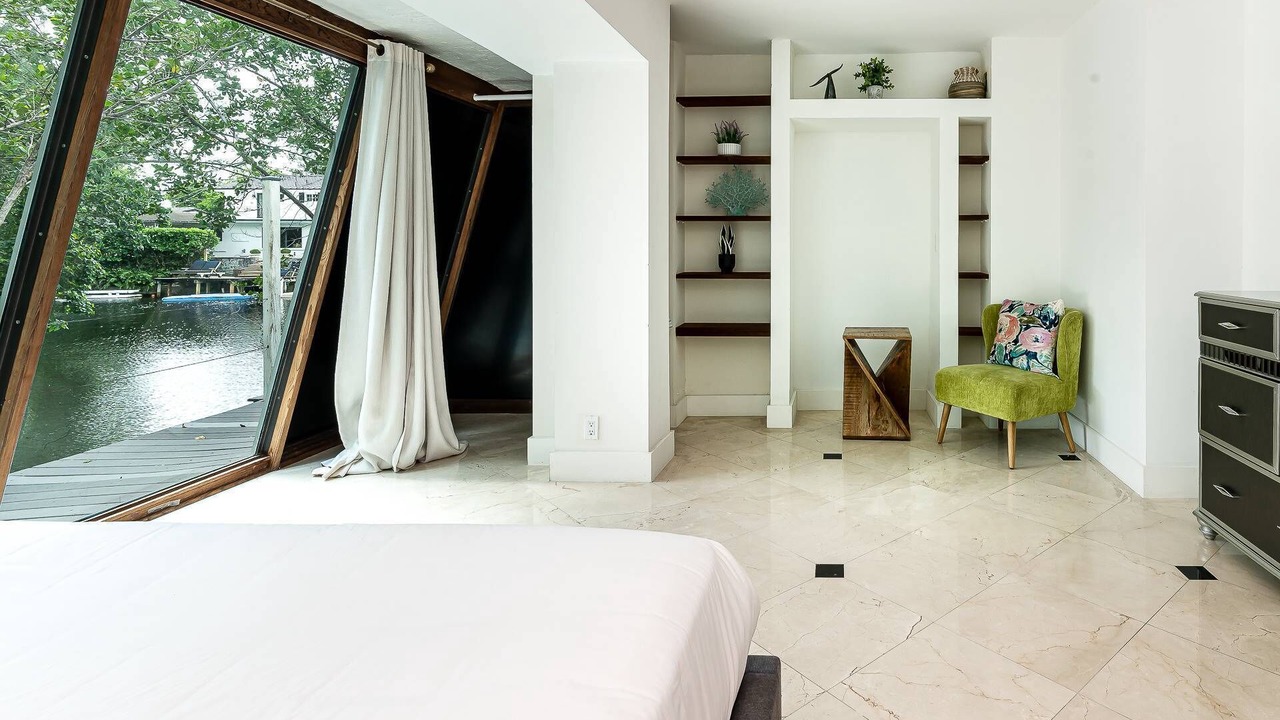 Photo of Bedroom in Ojus