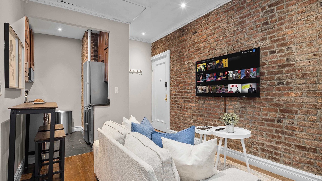 Photo of Livingroom in Peter Cooper Village