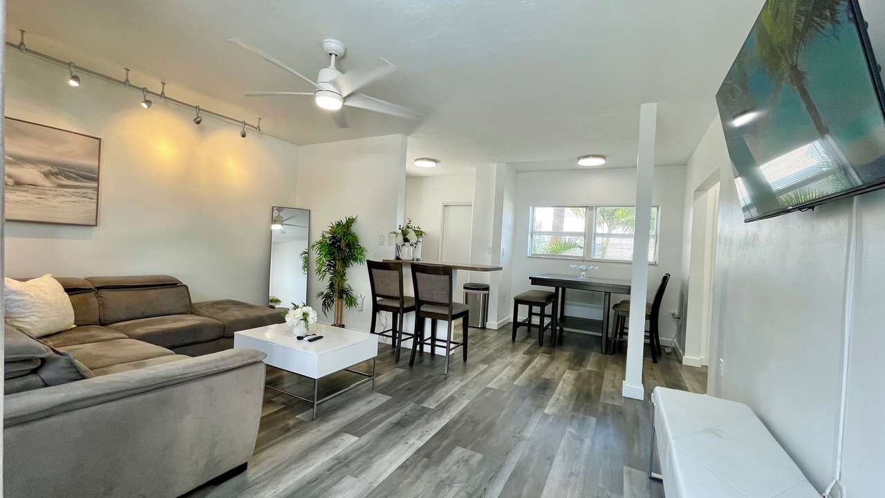 Photo of Livingroom in Lauderdale Beach