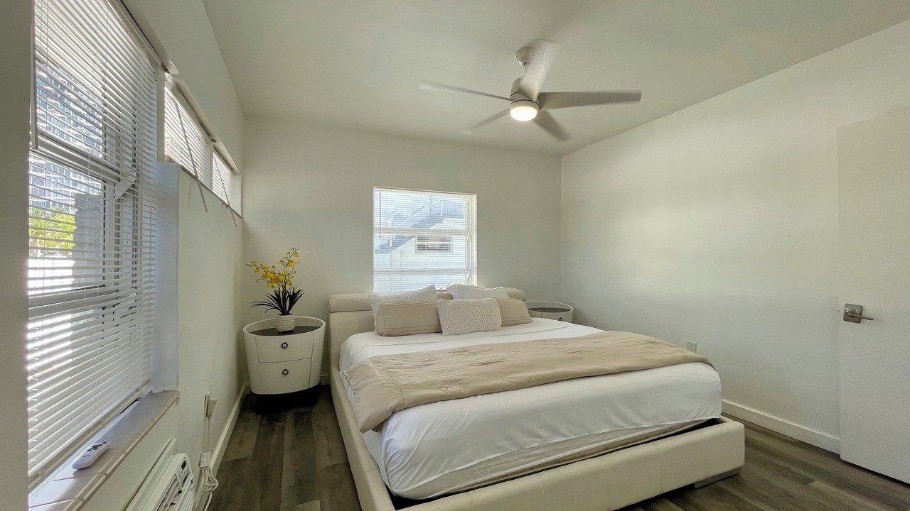 Photo of Bedroom in Lauderdale Beach
