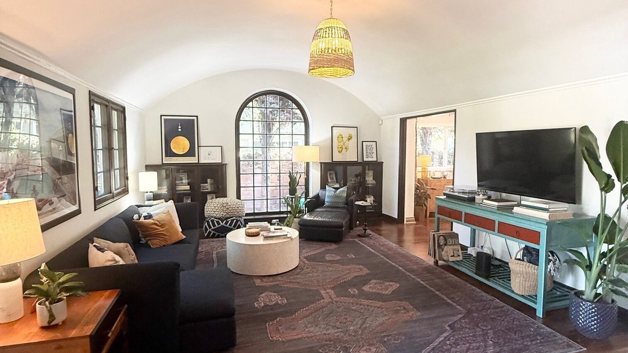 Photo of Livingroom in Greater Wilshire - Hancock Park