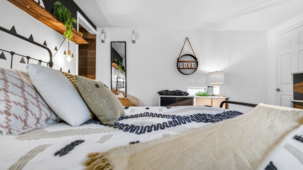 Photo of Bedroom in Troy