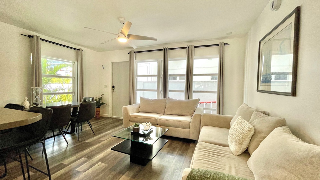 Photo of Livingroom in Lauderdale Beach