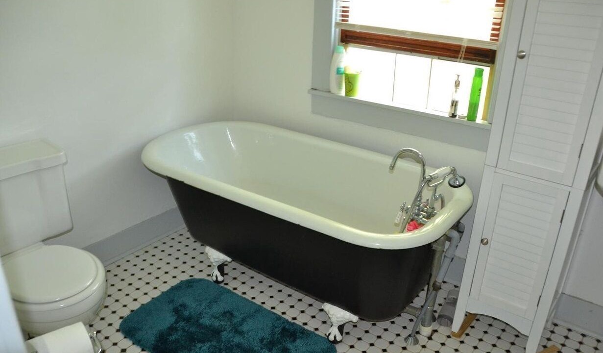 Photo of Bathroom in Frenchtown-Rumbly