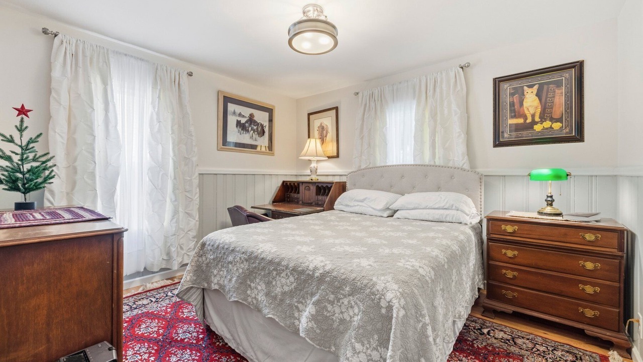 Photo of Bedroom in Calvert Beach-Long Beach