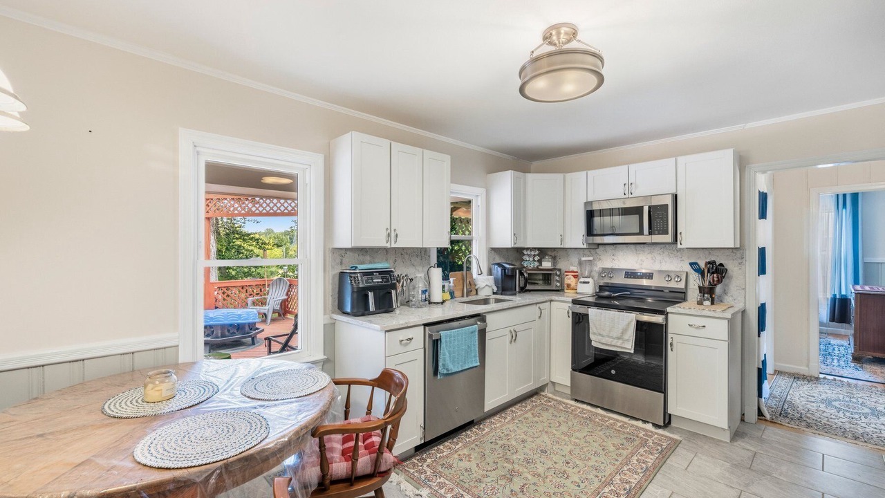 Photo of Kitchen in Calvert Beach-Long Beach