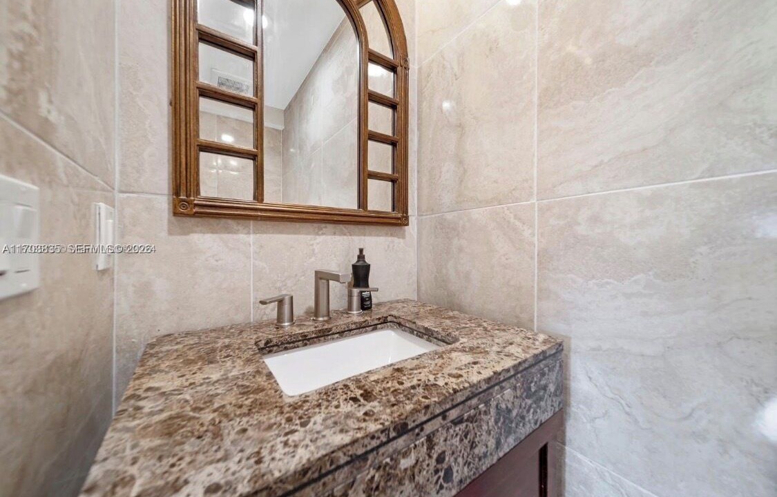 Photo of Bathroom in Central Fort Lauderdale