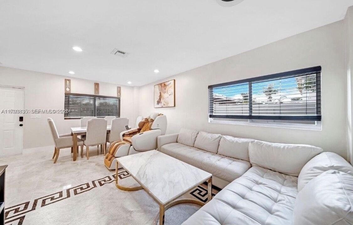 Photo of Livingroom in Central Fort Lauderdale