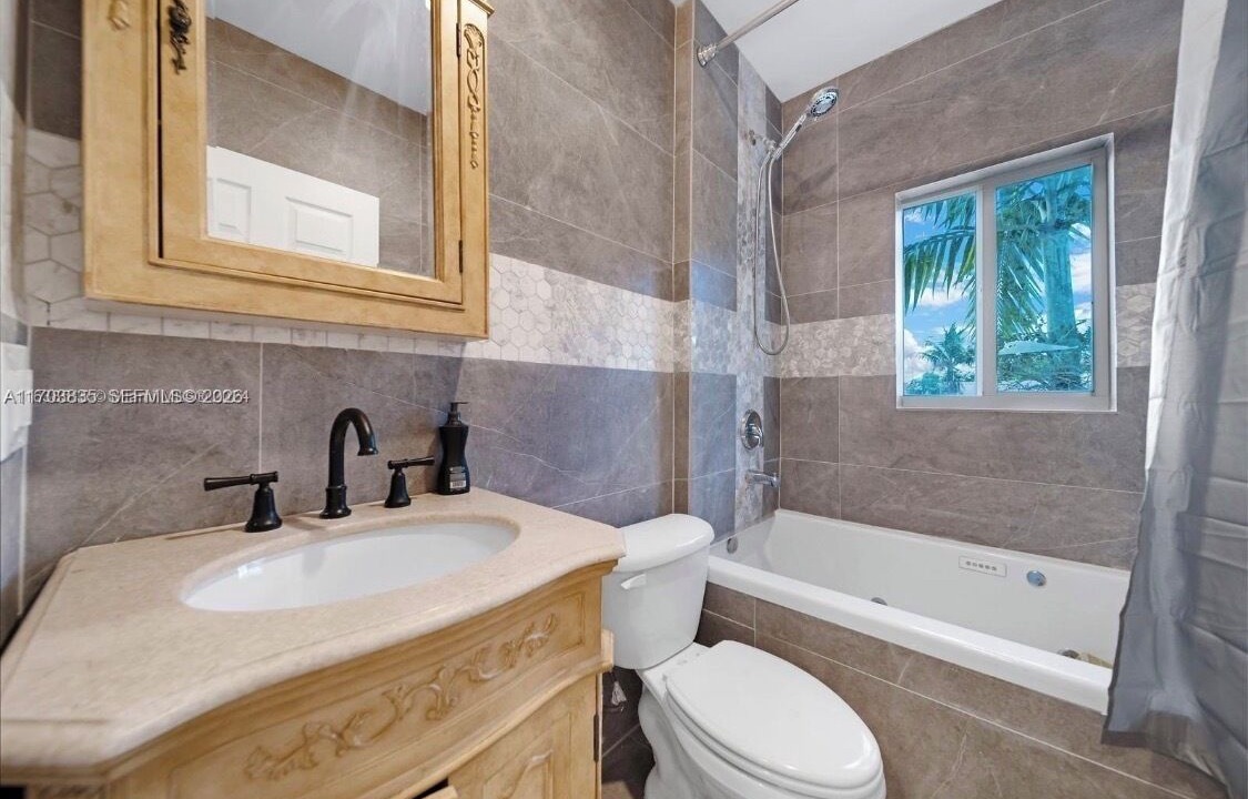 Photo of Bathroom in Central Fort Lauderdale