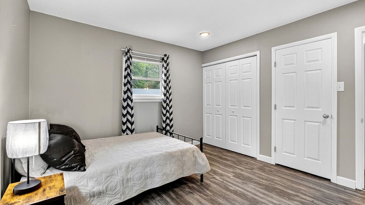 Photo of Bedroom in Newark