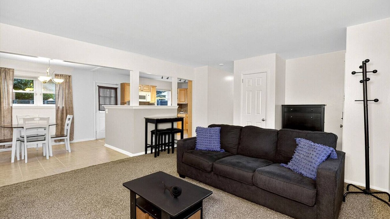Photo of Livingroom in Newark