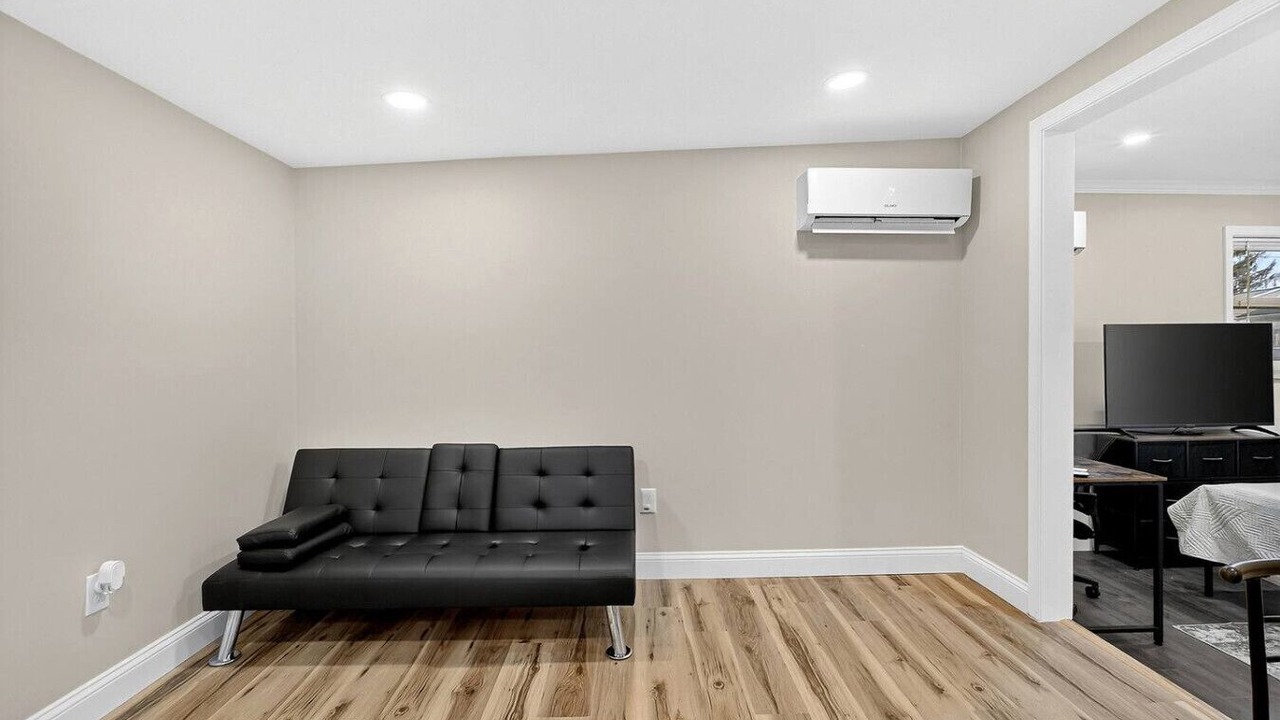 Photo of Livingroom in Newark