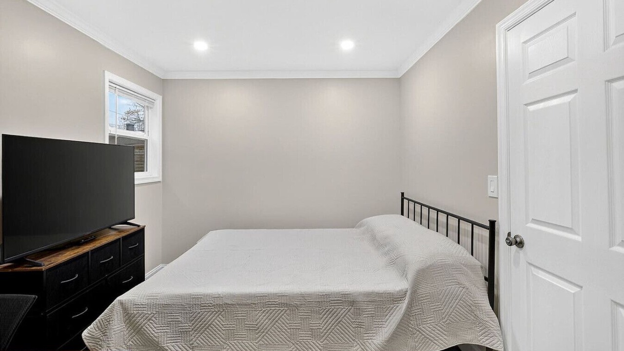 Photo of Bedroom in Newark