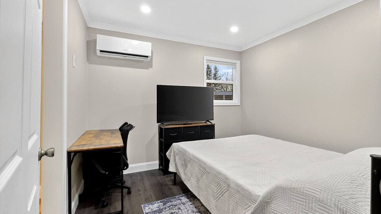 Photo of Bedroom in Newark