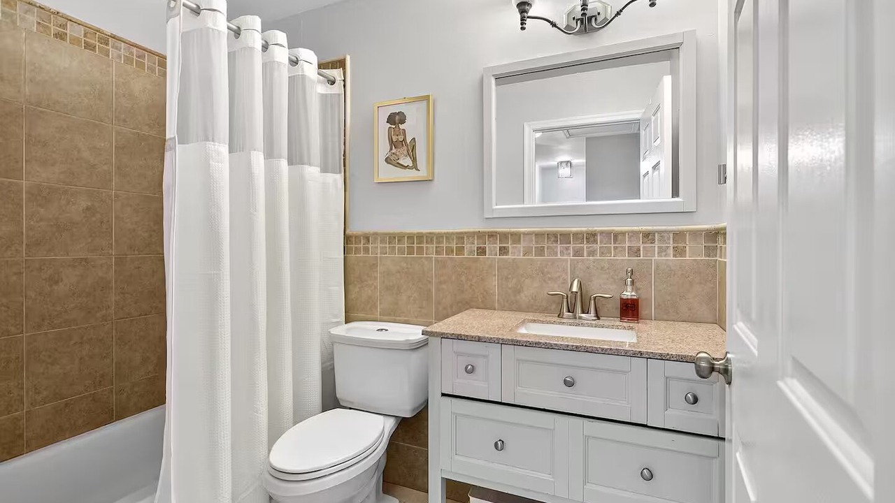 Photo of Bathroom in Newark