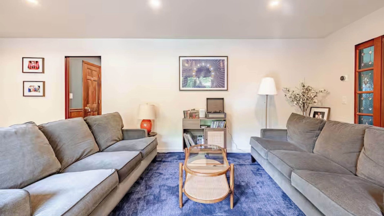 Photo of Livingroom in Kingston