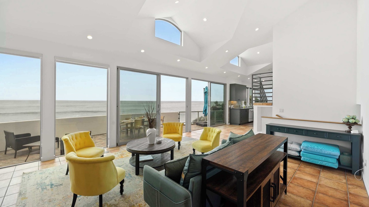 Photo of Livingroom in Western Malibu