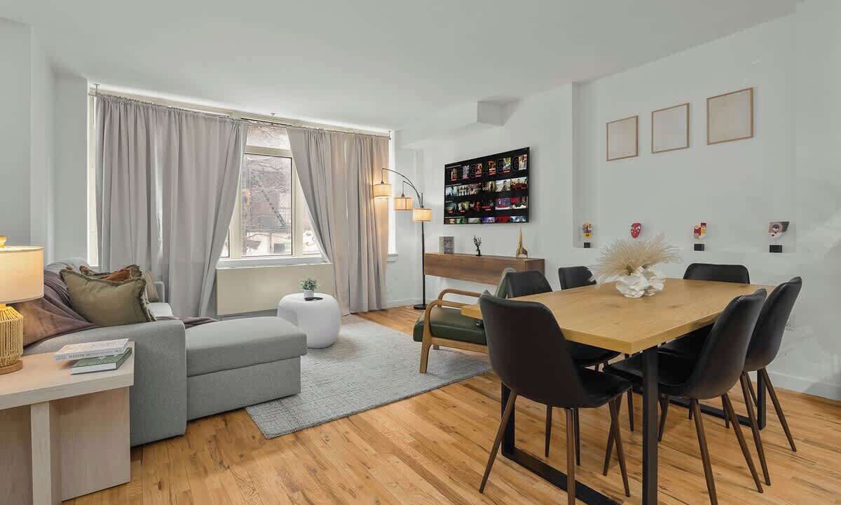 Photo of Livingroom in Midtown West