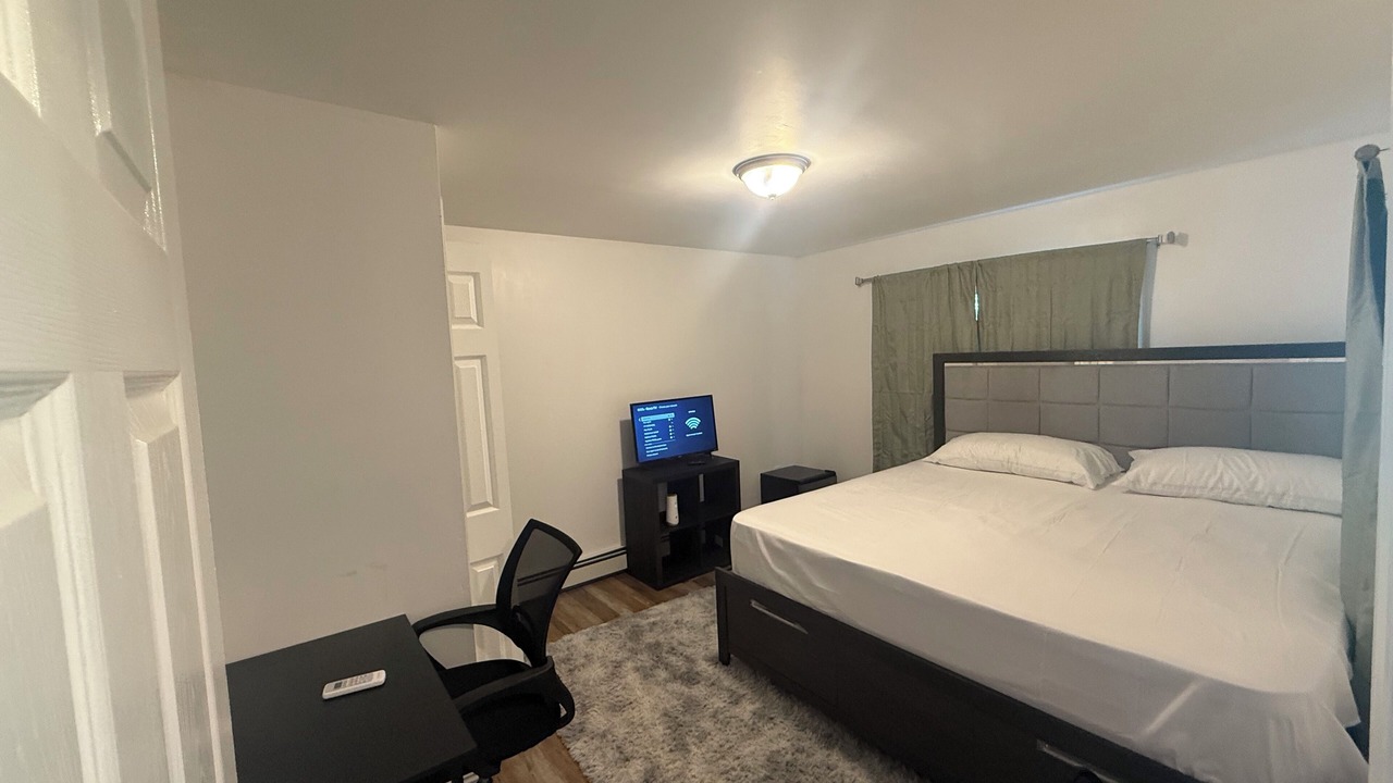 Photo of Bedroom in Lower Vailsburg
