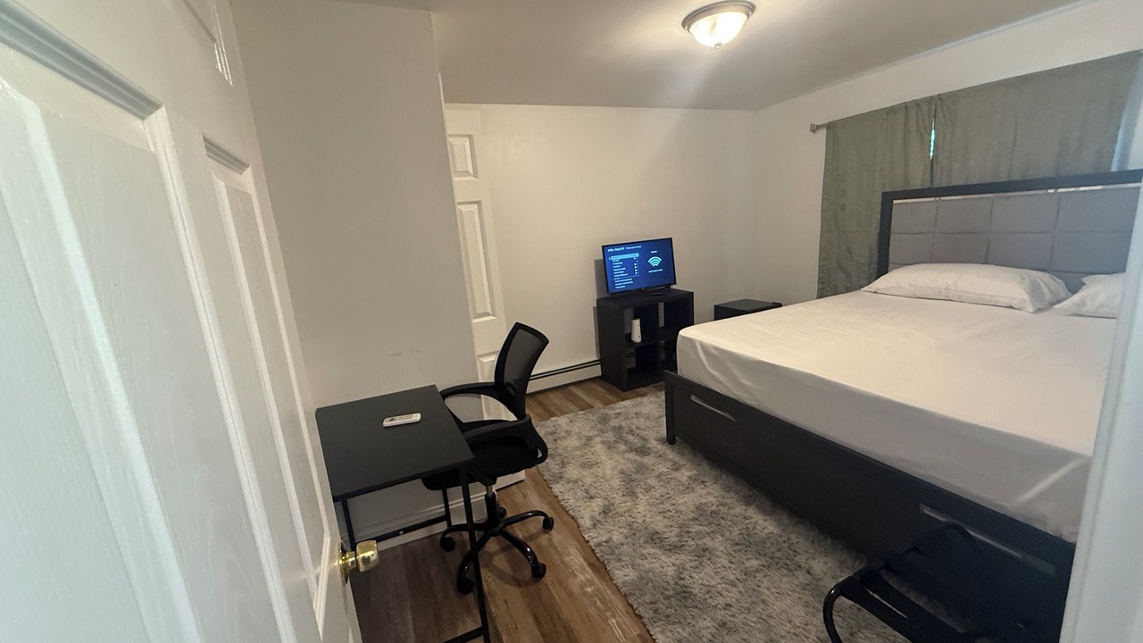 Photo of Bedroom in Lower Vailsburg