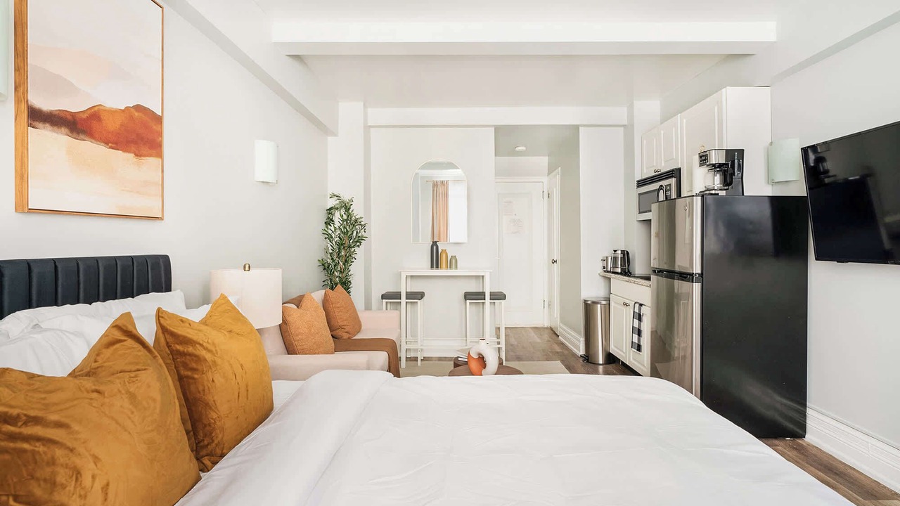 Photo of Bedroom in Lincoln Square