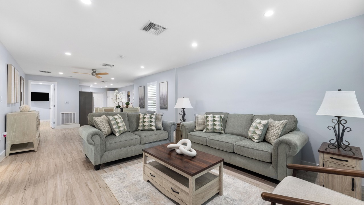 Photo of Livingroom in Sailboat Bend