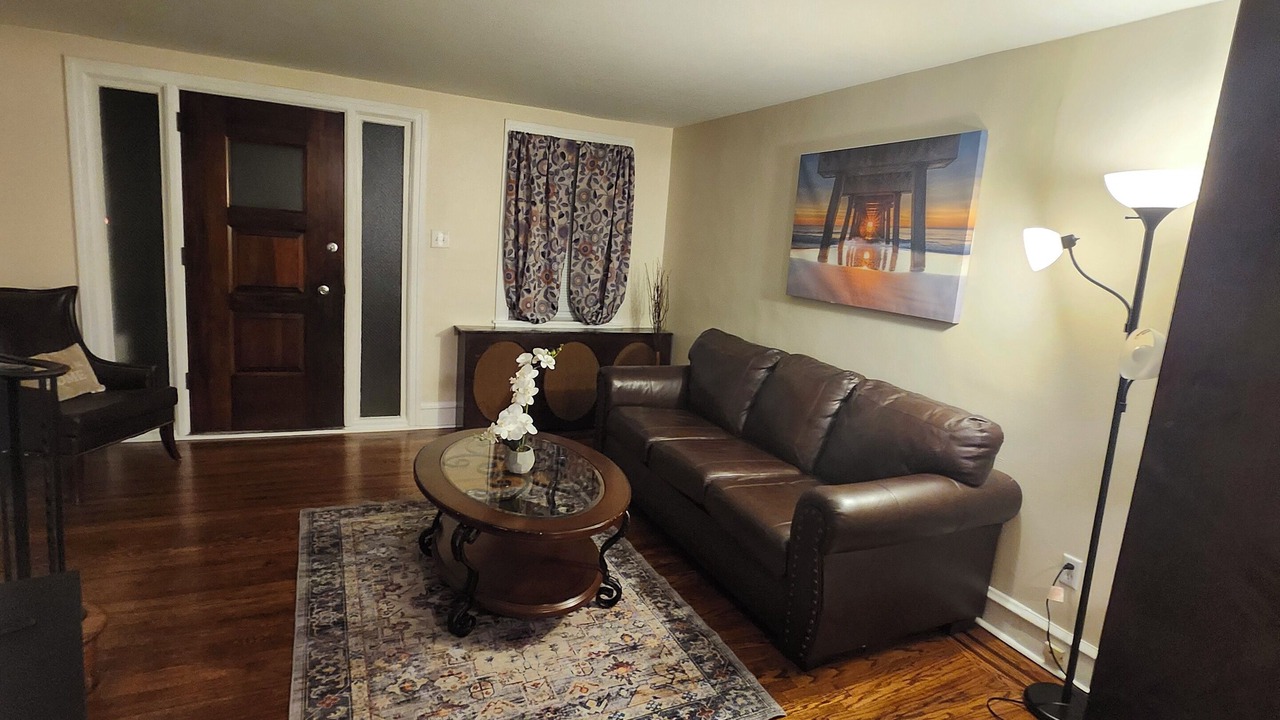Photo of Livingroom in Lansdowne