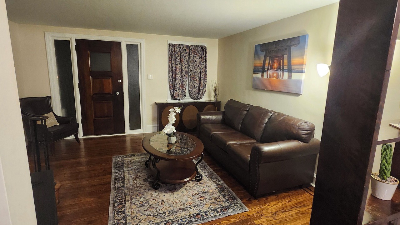 Photo of Livingroom in Lansdowne