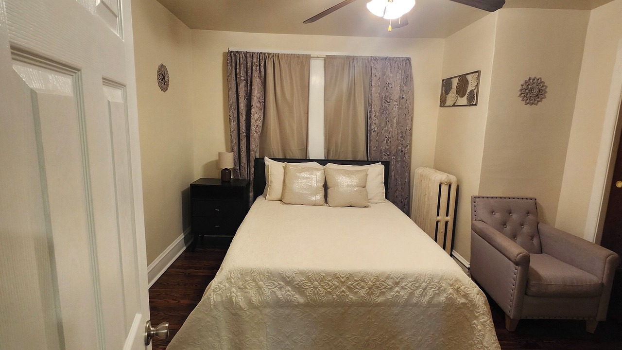 Photo of Bedroom in Lansdowne