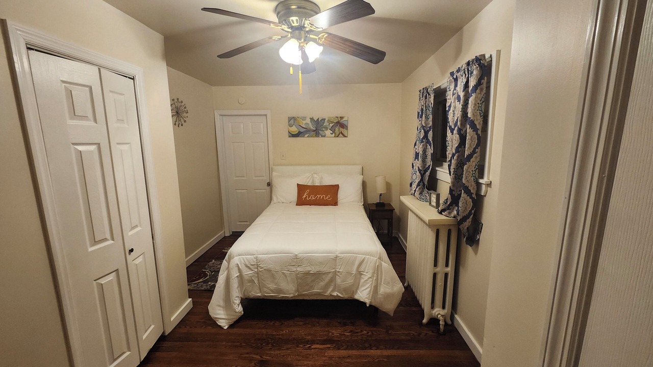 Photo of Bedroom in Lansdowne