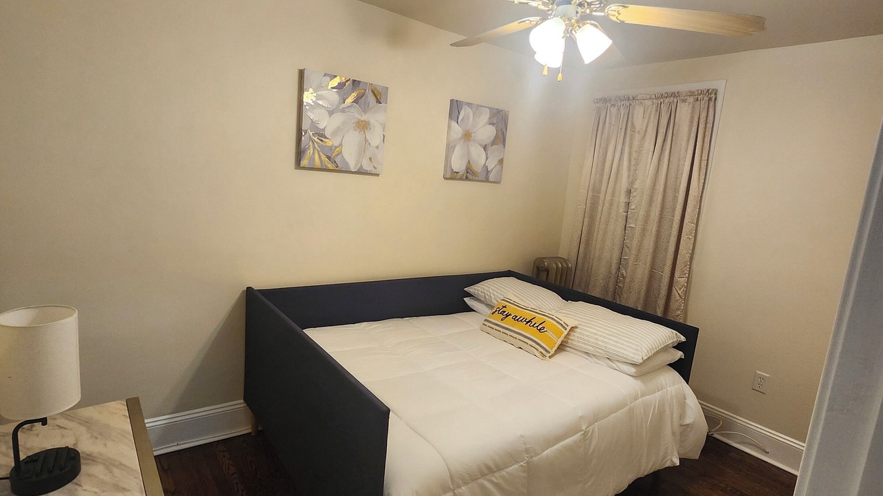 Photo of Bedroom in Lansdowne