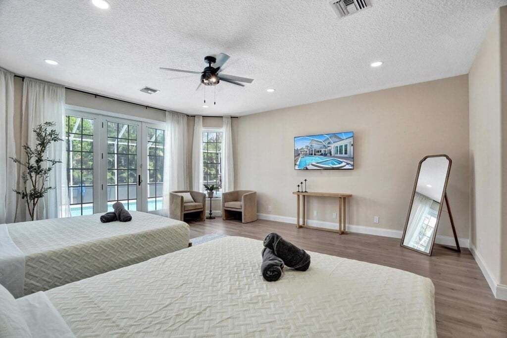 Photo of Others in Hollywood Lakes