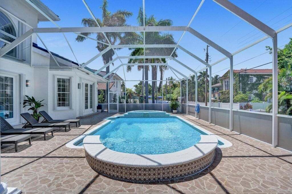 Photo of Others in Hollywood Lakes