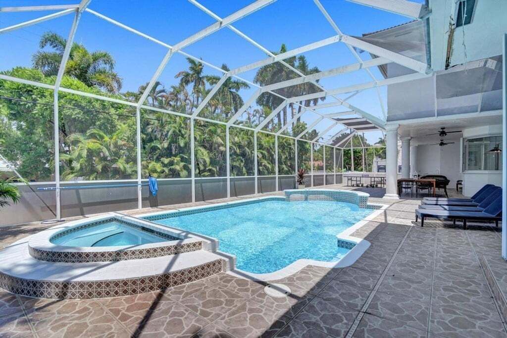 Photo of Others in Hollywood Lakes