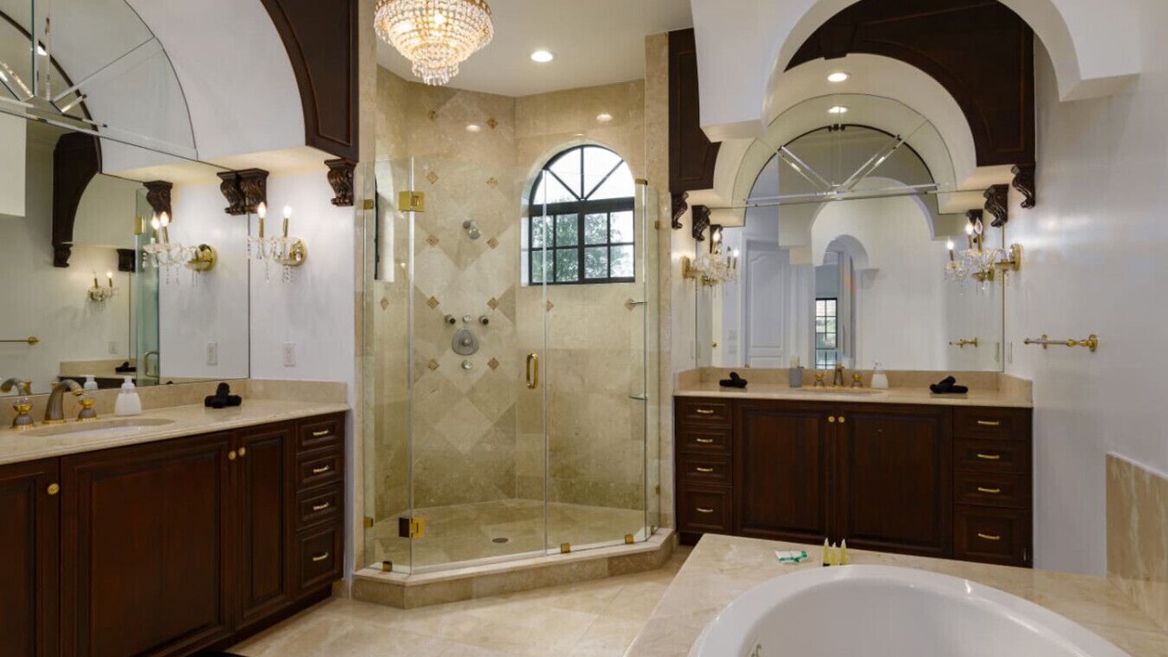 Photo of Bathroom in Plantation