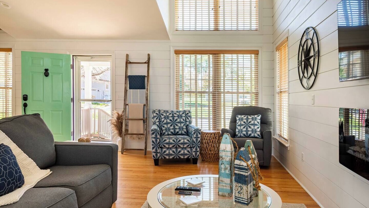 Photo of Livingroom in Algonquin