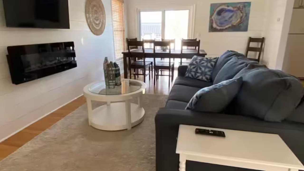 Photo of Livingroom in Algonquin