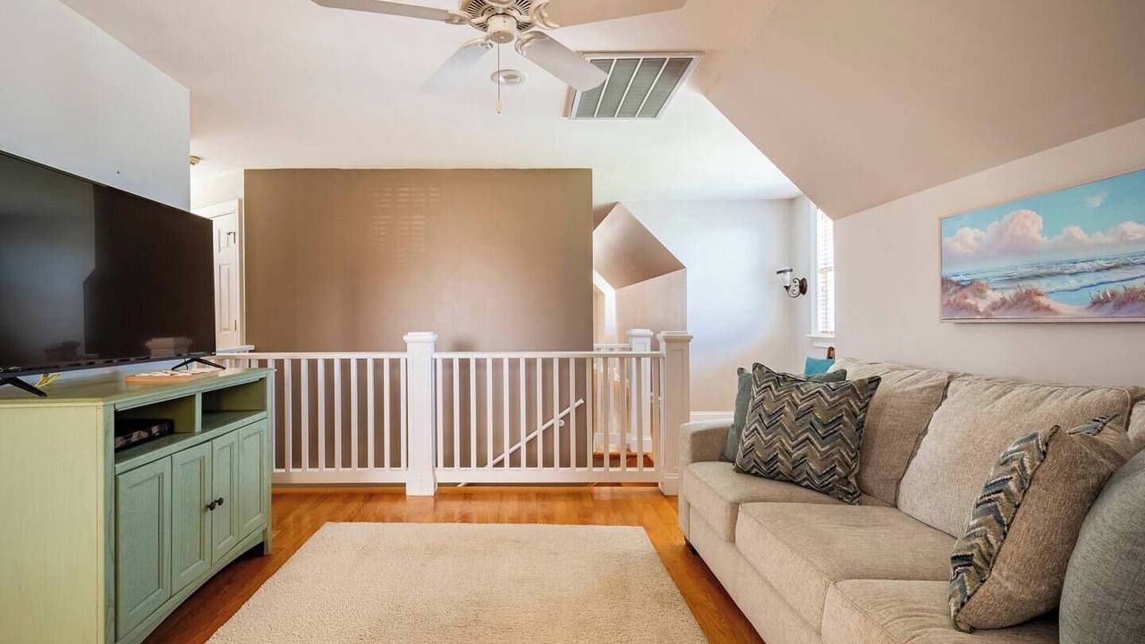 Photo of Livingroom in Algonquin